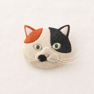 フェルトと刺繍でつくる 猫のブローチ キット ミケ NSB-1