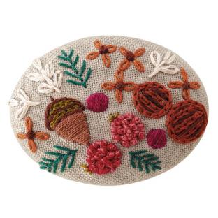 刺繍 フランス刺しゅう ブローチキット 木の実｜在庫ありの場合、土日祝除く通常1～3営業日で発送