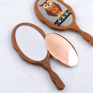刺繍 銅板付 プチ楕円手鏡 木製 ブラウン 全長10.5cm 内寸5.5×3.4cm